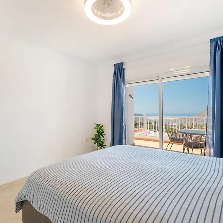 Blue With Amazing View Apartment