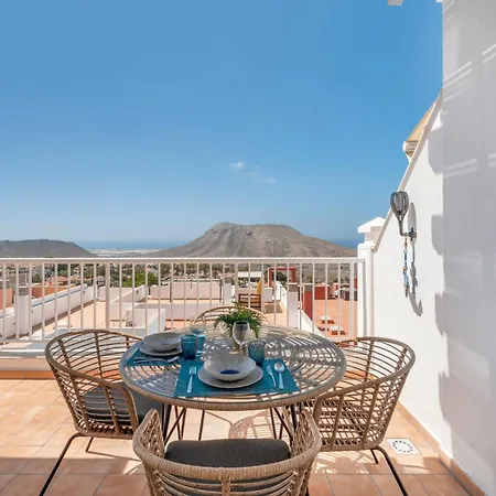 Blue With Amazing View Apartment