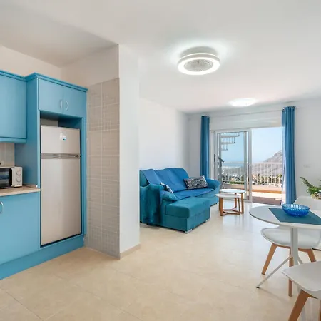 Blue With Amazing View Apartment